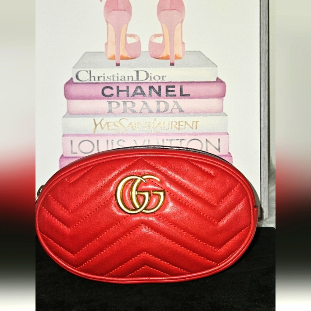Gucci GG Red Calfsking Belt Bag with Gold Logo - Picture 4 of 16